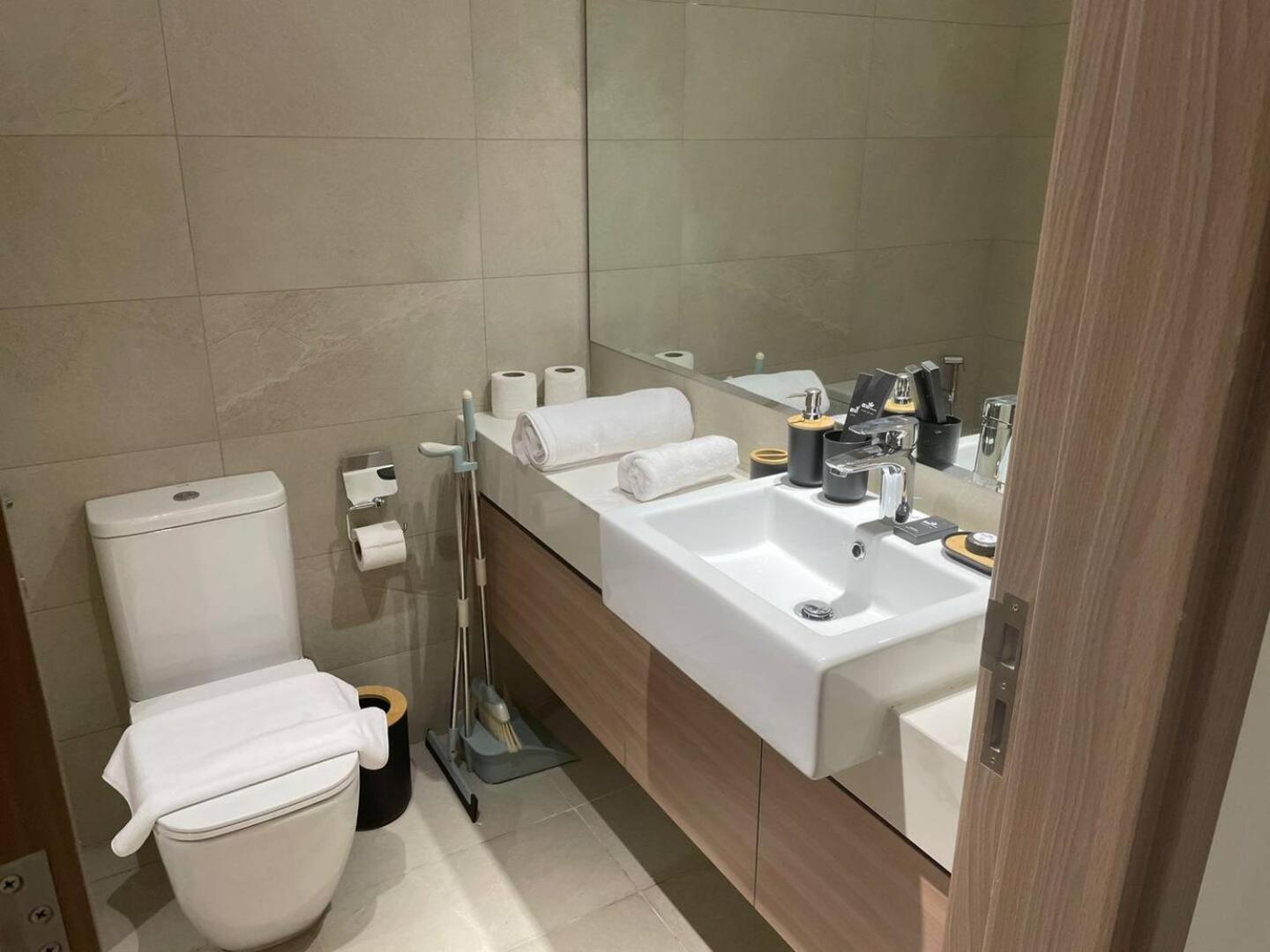 Pleasant New One Bedroom Apartment Azizi Riviera Dubai Dış mekan fotoğraf